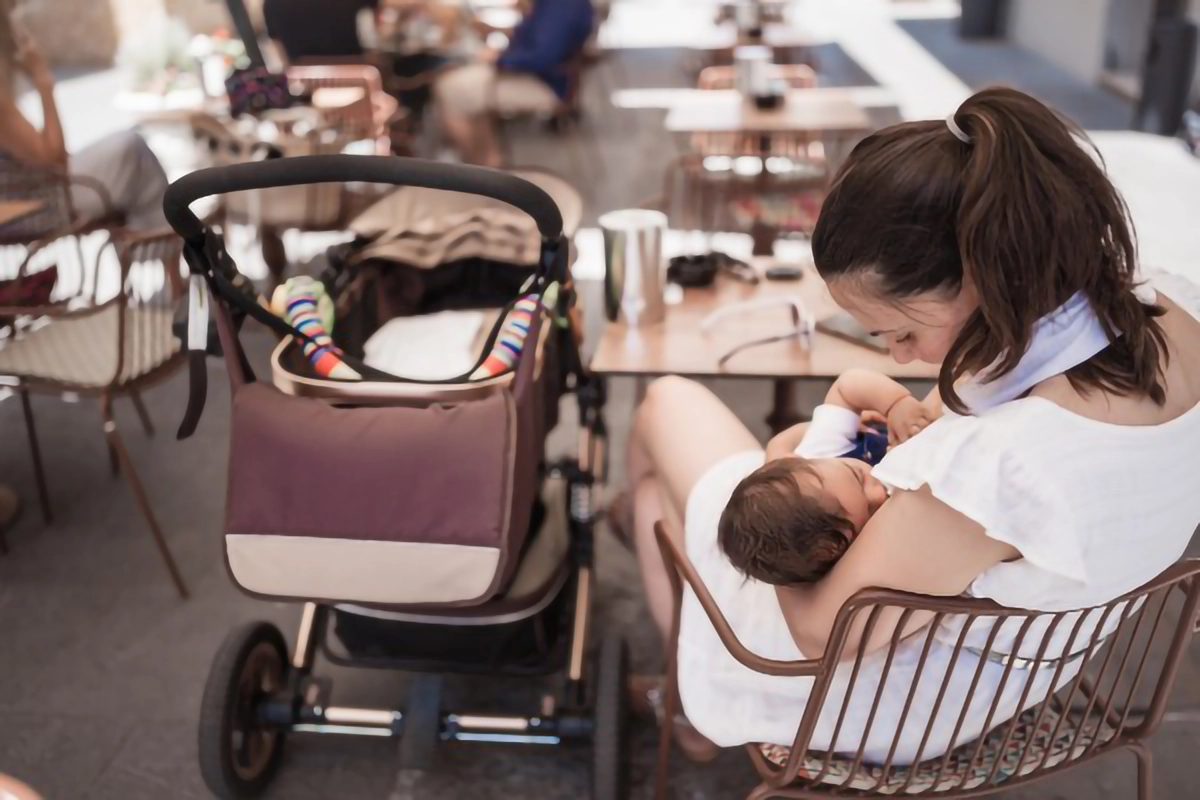 breastfeeding-public